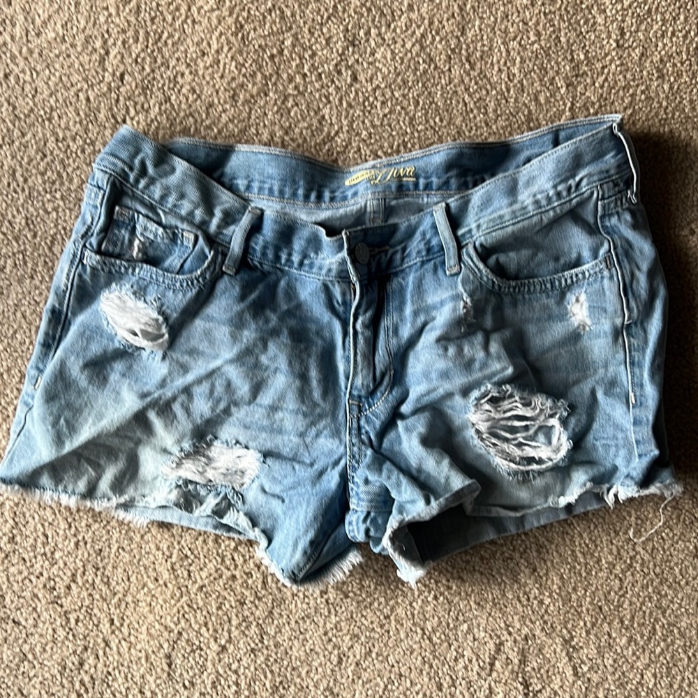 Old navy. Womens cut off denim shorts. Distressed. Size 10